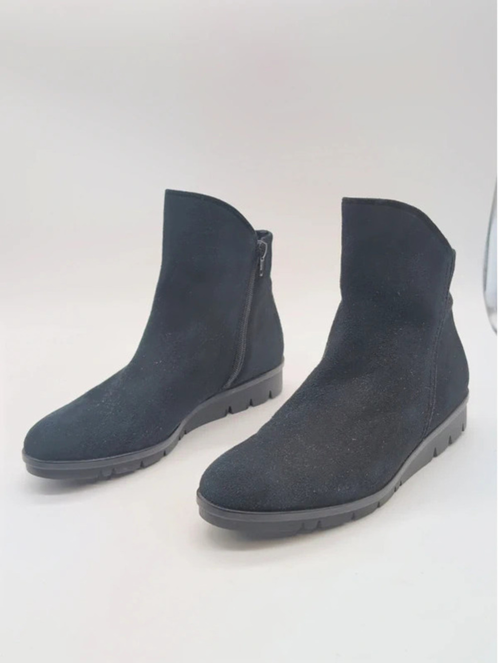 Sesto Meucci Italy Black Suede Ankle Boots Booties Low Wedge Lug Sole Zip 8 M